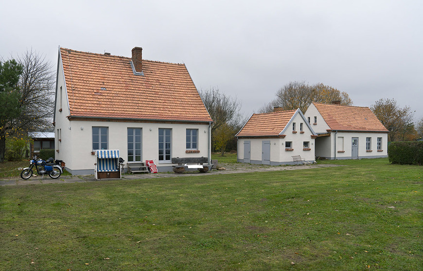 Abb. 2. Mukran, Ortsteil der Gemeinde Sassnitz, Lkr. Vorpommern-Rügen, Richtfunkfeuerstation, von Süden, 2021. 