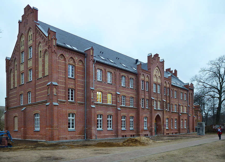 Abb. 3. Neukloster, Lkr. Nordwestmecklenburg, ehem. Lehrerseminar, Haus D (Nebengebäude), 2012. 
