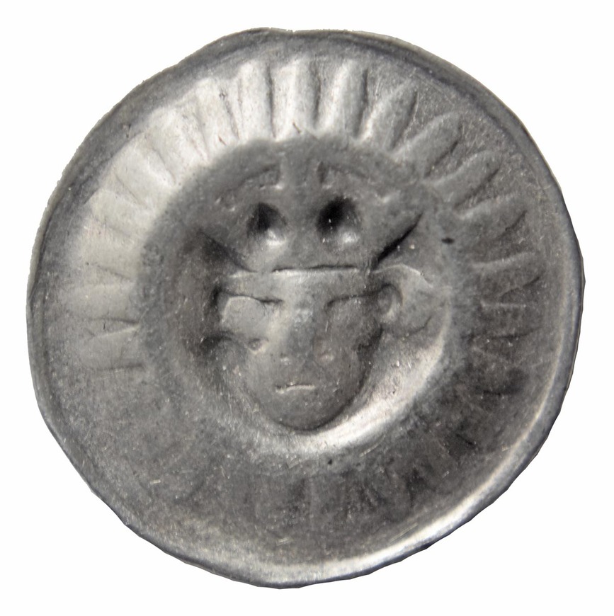 Abb. 12: Wustrow, Lkr. Mecklenburgische Seenplatte. Königskopf-Hohlpfennig aus Lübeck (Durchmesser 16,0 mm). 