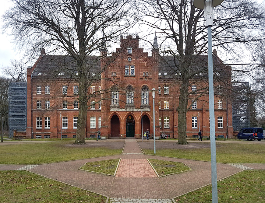 Abb. 1. Neukloster, Lkr. Nordwestmecklenburg, ehem. Lehrerseminar, Haus B (Hauptgebäude), 2019. 