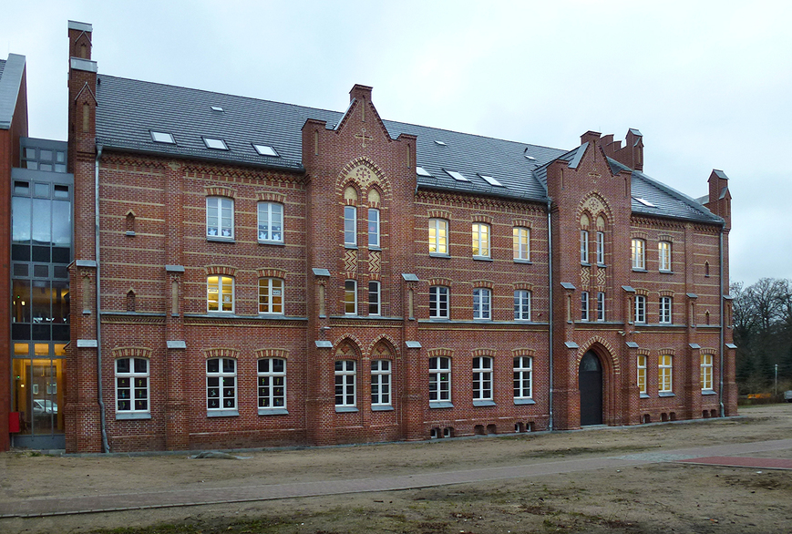 Abb. 4. Neukloster, Lkr. Nordwestmecklenburg, ehem. Lehrerseminar, Haus A (Altes Schulhaus), 2012. 