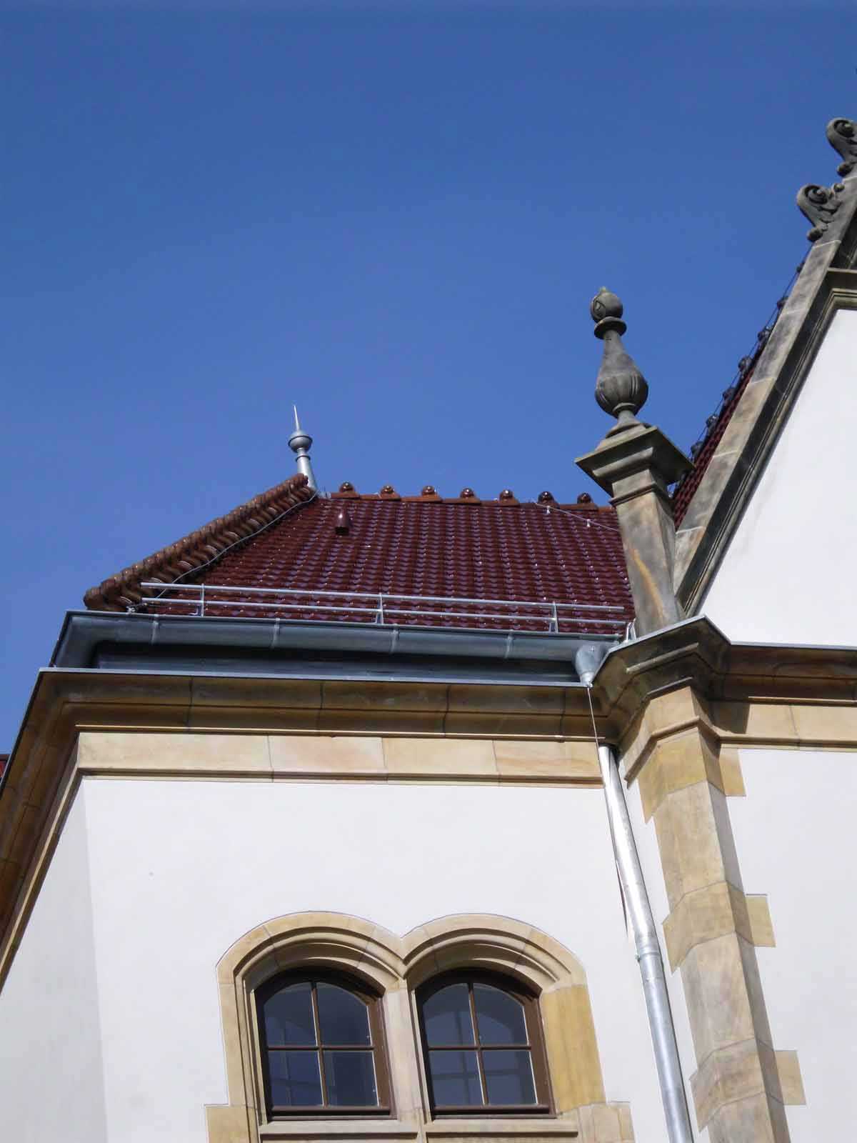Download: Abb. 6: Neustrelitz, Schloßstraße 12/13, Dachdeckung, Detail 2015 Stadt Neustrelitz, K. Gerhardt Abb. 6: Neustrelitz, Schloßstraße 12/13, Dachdeckung, Detail 2015