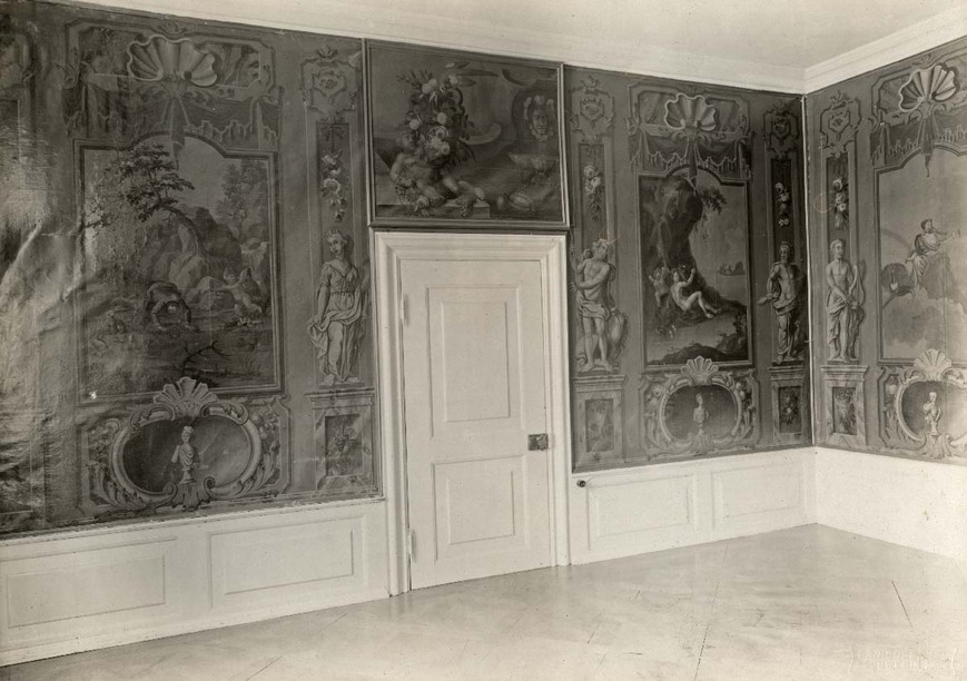 Abb.8. Zühr, Landkreis Ludwigslust-Parchim, Gutshaus, bemalte Wandbespannung mit mythologischen Szenen, 1937. 