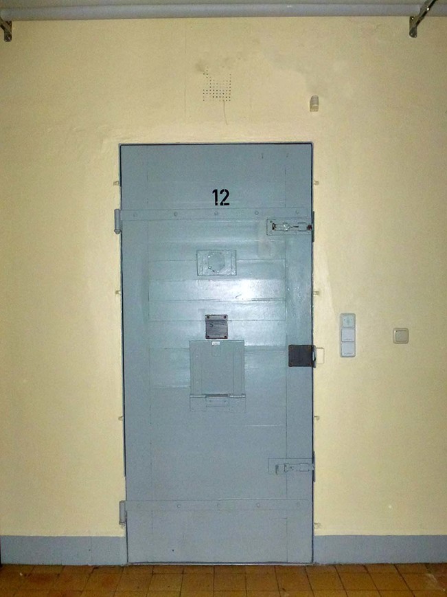 Download: Abb. 9. Hansestadt Wismar, Untersuchungsgefängnis, Obergeschoss, Zellentür, 05/2017. (LAKD M-V/LD, B. Gnekow) Abb. 9. Hansestadt Wismar, Untersuchungsgefängnis, Obergeschoss, Zellentür, 05/2017.