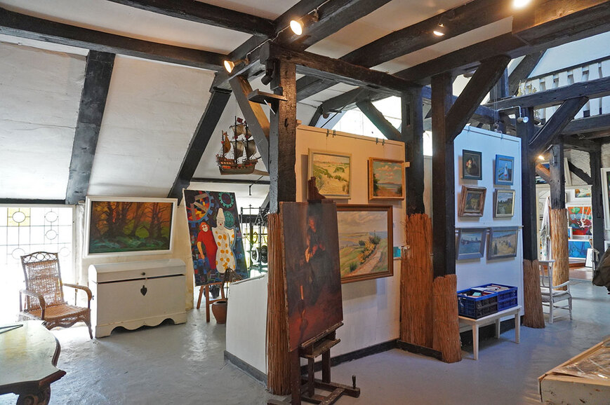 Abb. 3. Vitte, Lkr. Vorpommern-Rügen, Norderende 175, &bdquo;Blaue Scheune&ldquo;, Großer Ausstellungsraum nach Süden, 2024. 