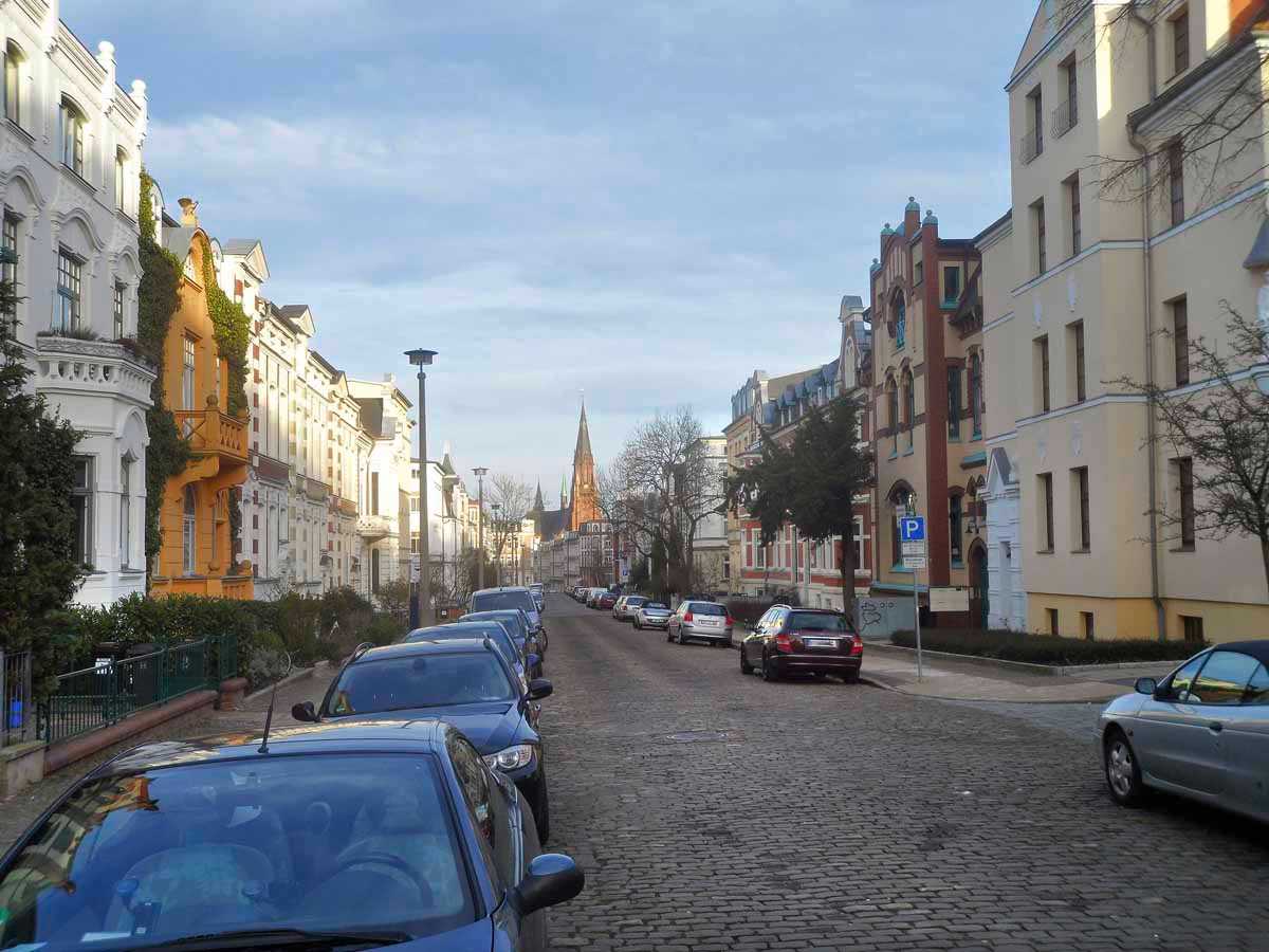 Download: Abb. 5. Landeshauptstadt Schwerin, westliche Paulsstadt, Mozartstraße mit Blickpunkt St. Paulskirche. LAKD M-V/LD, D. Handorf Abb. 5. Landeshauptstadt Schwerin, westliche Paulsstadt, Mozartstraße mit Blickpunkt St. Paulskirche.
