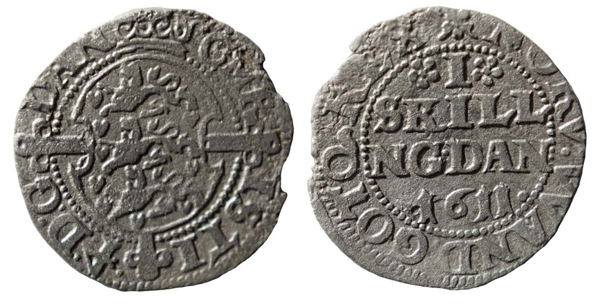 Abb. 14: Anklam, Lkr. Vorpommern-Greifswald. Schilling von 1611 aus Dänemark, Vorder- und Rückansicht (Durchmesser 19 mm). 
