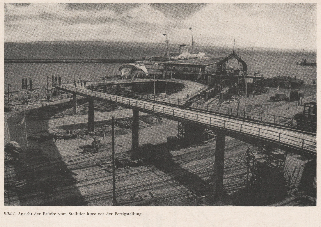 Download: Abb. 2: Sassnitz, Stadthafen, Landungsplattform mit Autobrücke TWZ 1961, Seite 287 Abb. 2: Sassnitz, Stadthafen, Landungsplattform mit Autobrücke