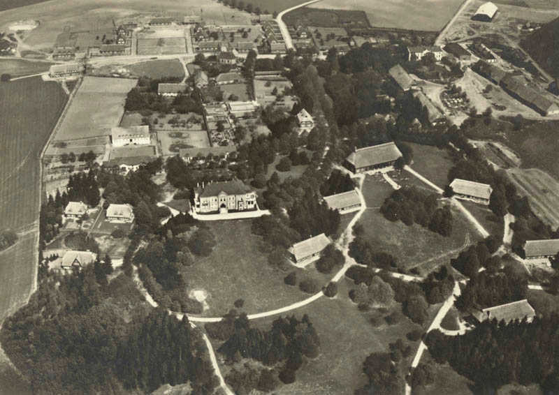 Download: Abb.1: Alt Rehse, Lkr. Mecklenburgische Seenplatte, Schulungsgelände und Dorf, um 1940 (Sammlung Dr. W. Köpp) Abb.1: Alt Rehse, Lkr. Mecklenburgische Seenplatte, Schulungsgelände und Dorf, um 1940 (Sammlung Dr. W. Köpp)