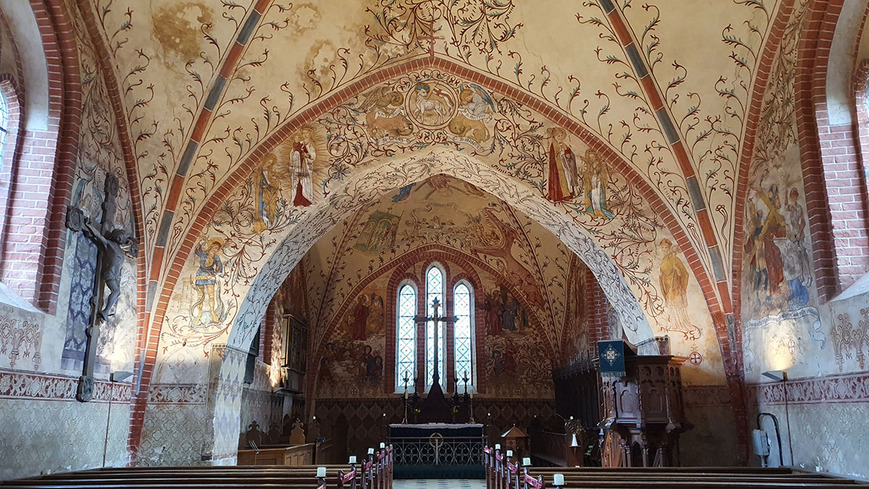 Abb. 2. Lohmen, Lkr. Rostock, Dorfkirche, Blick in den Innenraum nach Osten. 