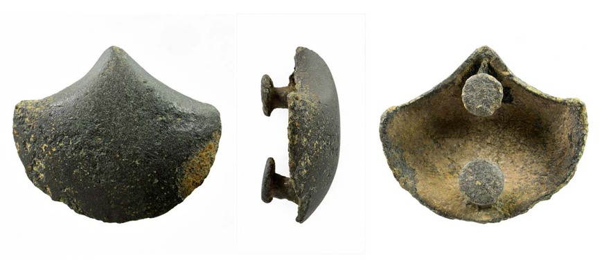 Download: Abb. 1. Muschelförmiger Beschlag aus Basedow, Lkr. Mecklenburgische Seenplatte. LAKD M-V, Landesarchäologie, S. Suhr Abb. 1. Muschelförmiger Beschlag aus Basedow, Lkr. Mecklenburgische Seenplatte.