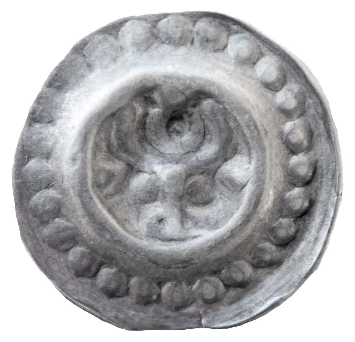 Abb. 7: Neuhof, Lkr. Vorpommern-Rügen, Fpl. 2. Schatz 2. Hohlpfennig aus Mecklenburg (Durchmesser 15,6 mm). 