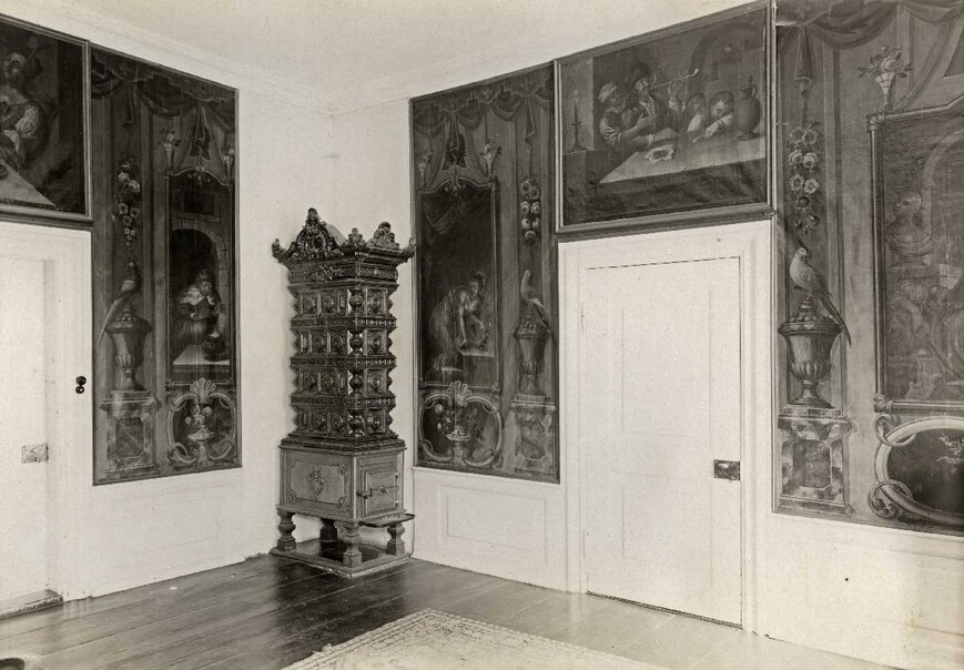 Abb.11. Zühr, Landkreis Ludwigslust-Parchim, Gutshaus, bemalte Wandbespannung mit Genremotiven, 1937. 