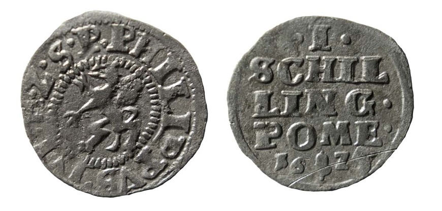 Abb. 17: Anklam, Lkr. Vorpommern-Greifswald. Schilling von 1625 aus Pommern-Wolgast, Vorder- und Rückansicht (Durchmesser 17 mm). 