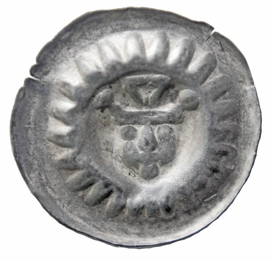 Abb. 16: Wustrow, Lkr. Mecklenburgische Seenplatte. Königskopf-Hohlpfennig aus Greifswald (Durchmesser 17,3 mm). 