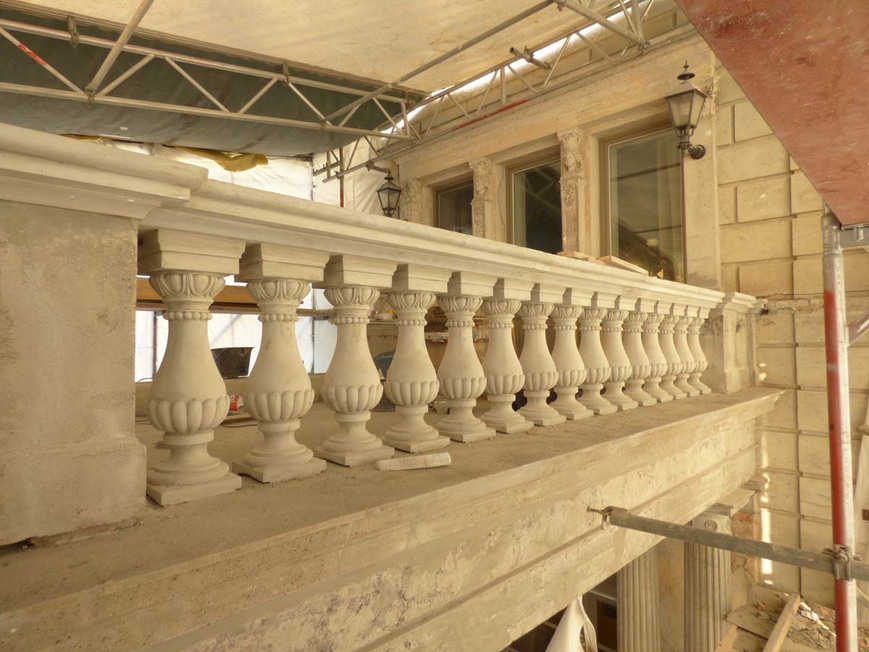 Download: Abb. 8. Kaarz, Lkr. Ludwigslust-Parchim, Herrenhaus, Sanierung der Balustrade auf dem Altan, 2015/16 LAKD M-V/LD, S. Schöfbeck Abb. 8. Kaarz, Lkr. Ludwigslust-Parchim, Herrenhaus, Sanierung der Balustrade auf dem Altan, 2015/16
