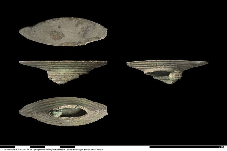 Abb. 7: Melz, Lkr. Mecklenburgische Seenplatte. Abgebrochener oberer Abschluss („Schaftkopfhaube“) des zweiten neu gefundenen Stabdolchkopfes. 