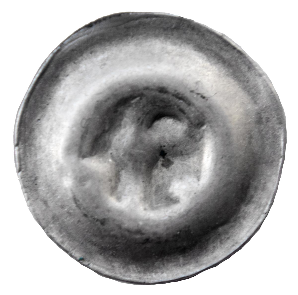 Abb. 23: Neuhof, Lkr. Vorpommern-Rügen, Fpl. 2. Schatz 2. Hohlpfennig aus Cammin (Kamień Pomorski; Durchmesser 15,1 mm). 