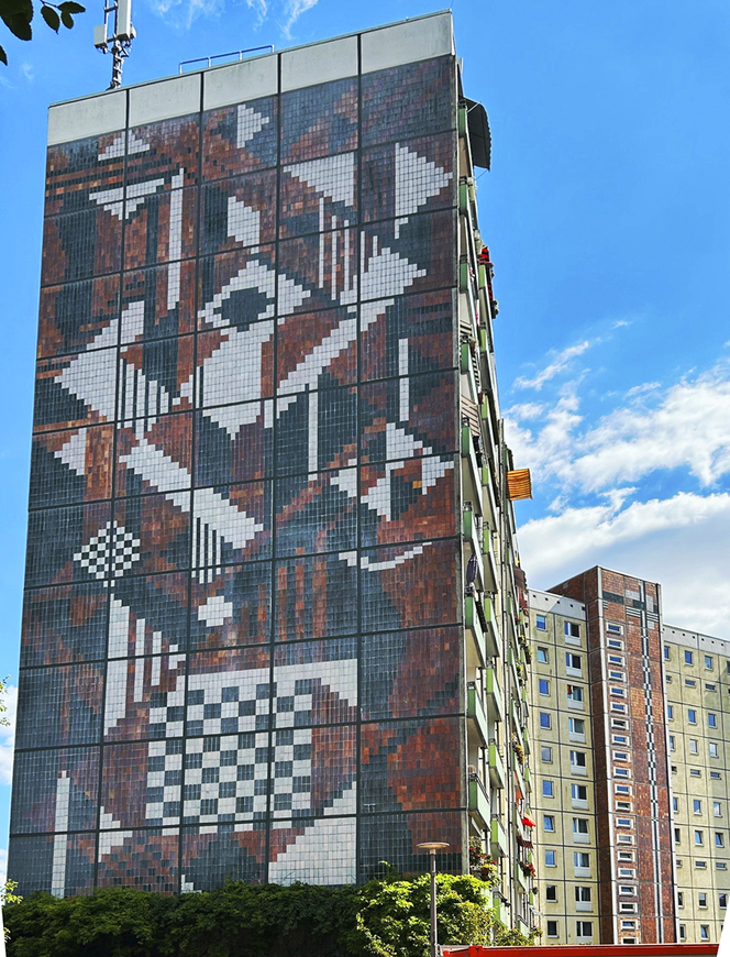 Abb. 9. Inge Jastram: &bdquo;Komposition&ldquo;, 1985, Nordgiebel, Berlin, Bansiner Straße 25-29/Lion-Feuchtwanger-Straße 52 