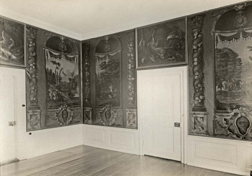 Abb.10. Zühr, Landkreis Ludwigslust-Parchim, Gutshaus, bemalte Wandbespannung mit Jagdszenen, 1937. 