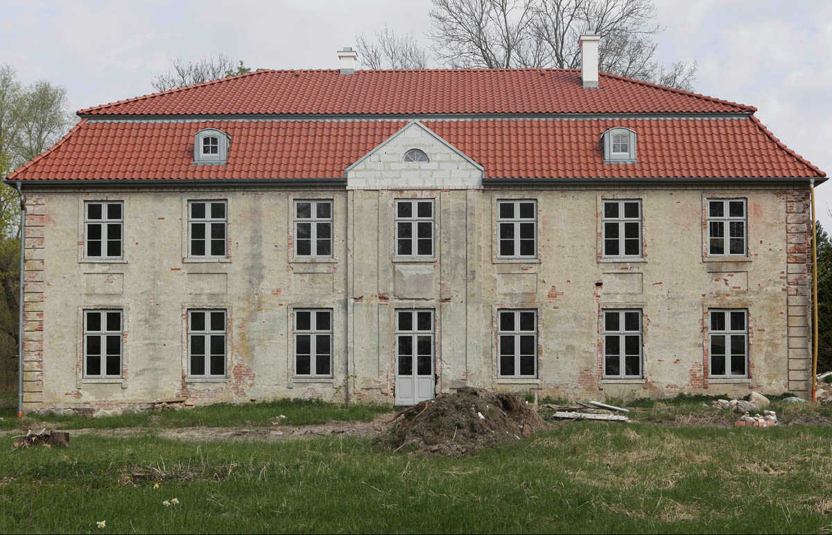 Download: Abb. 7: Dubkevitz, Lkr. Vorpommern-Rügen, Gutshaus, Südseite, 2013 Dipl.-Rest. U. Hahn Abb. 7: Dubkevitz, Lkr. Vorpommern-Rügen, Gutshaus, Südseite, 2013