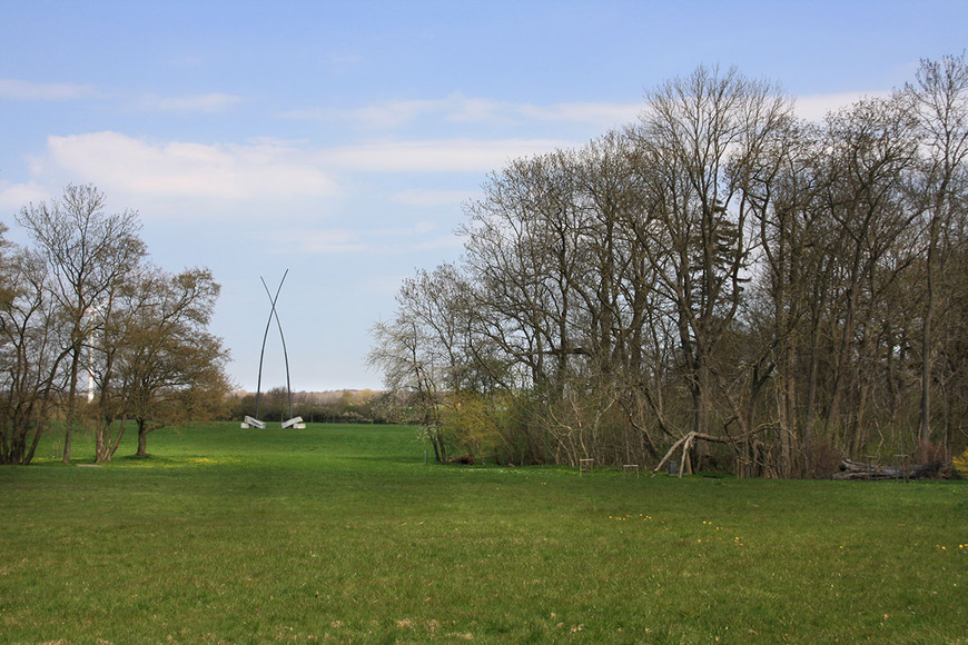 Abb. 24. Hohen Luckow, Lkr. Rostock, Verlängerung der Hauptachse nach Norden, Blick in den Park und den anschließenden Landschaftsraum, 2021. 