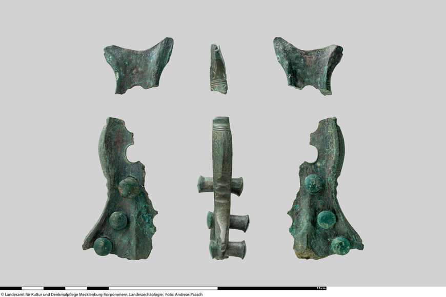 Abb. 5: Mirowdorf, Lkr. Mecklenburgische Seenplatte. Griffteile des Griffzungenschwertes vom Typ Großauheim. 