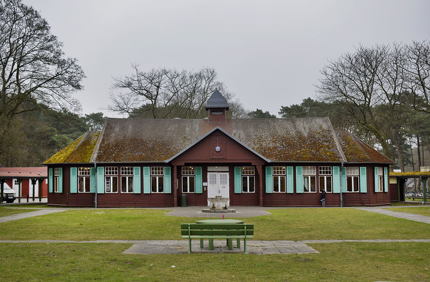 Download: Abb. 9. Ahlbeck, Lkr. Vorpommern-Greifswald, Dünenstraße 2, Jugendferienpark Ahlbeck, Speisesaal, 2018. (Foto: LAKD-MV/LD, E. Onnen) Abb. 9. Ahlbeck, Lkr. Vorpommern-Greifswald, Dünenstraße 2, Jugendferienpark Ahlbeck, Speisesaal, 2018.