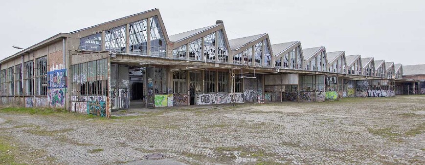 Download: Abb. 9. Schwerin, Mittelweg 7, Kraftfahrzeuginstandsetzungswerk, Reparaturhalle mit Sheddachkonstruktion. (LAKD-MV/LD, A. Bötefür, 2015) Abb. 9. Schwerin, Mittelweg 7, Kraftfahrzeuginstandsetzungswerk, Reparaturhalle mit Sheddachkonstruktion.