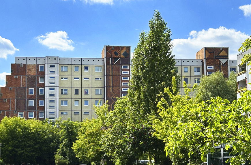 Abb. 10. Inge Jastram: Gestaltung der Treppenhäuser, 1985, Berlin, Bansiner Straße 25-29/Lion-Feuchtwanger-Straße 52 