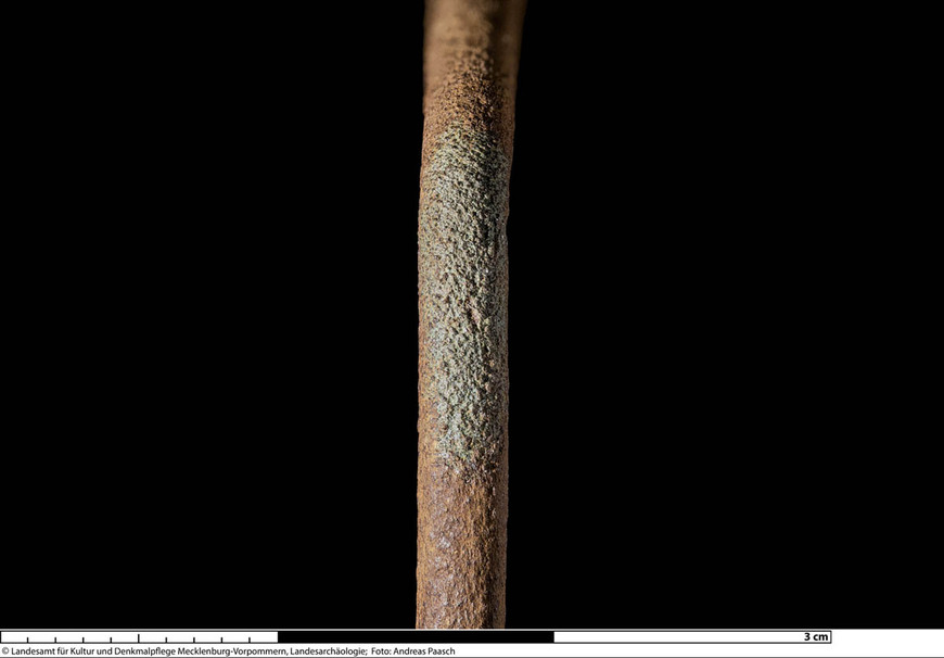 Abb. 2. Dobbertin, Lkr. Ludwigslust-Parchim, Fpl. 47. Deformation im Schaftbereich der Nadel. 