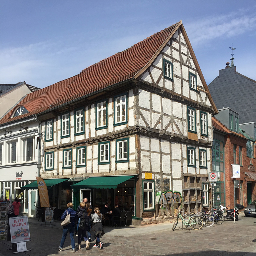 Download: Abb. 2. Landeshauptstadt Schwerin, Schmiedestraße 15, Wohn- und Geschäftshaus, 2016. (Tilo Schöfbeck, Schwerin) Abb. 2. Landeshauptstadt Schwerin, Schmiedestraße 15, Wohn- und Geschäftshaus, 2016.