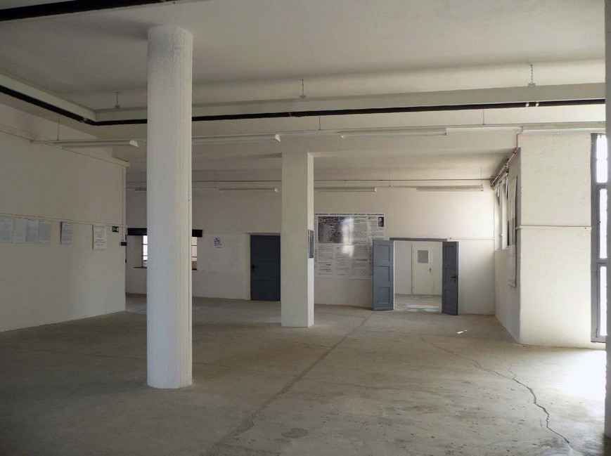 Abb. 8. Anklam, Lkr. Vorpommern-Greifswald, ehem. Wehrmachtsgefängnis, Geschichtsausstellung im Erdgeschoss, 2010. 