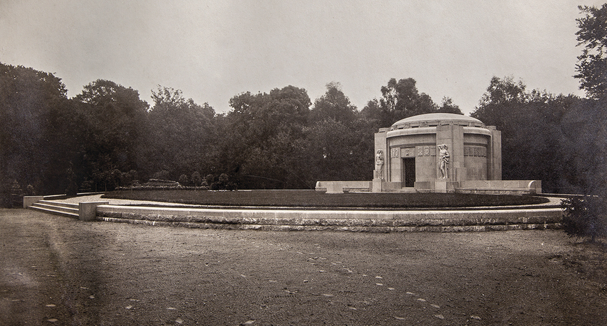 Download: Abb. 1. Karow, Lkr. Ludwigslust-Parchim, Schlutius-Mausoleum, Gesamtanlage, um 1916. (Burgmuseum Plau, Nachlass Wandschneider) Abb. 1. Karow, Lkr. Ludwigslust-Parchim, Schlutius-Mausoleum, Gesamtanlage, um 1916.