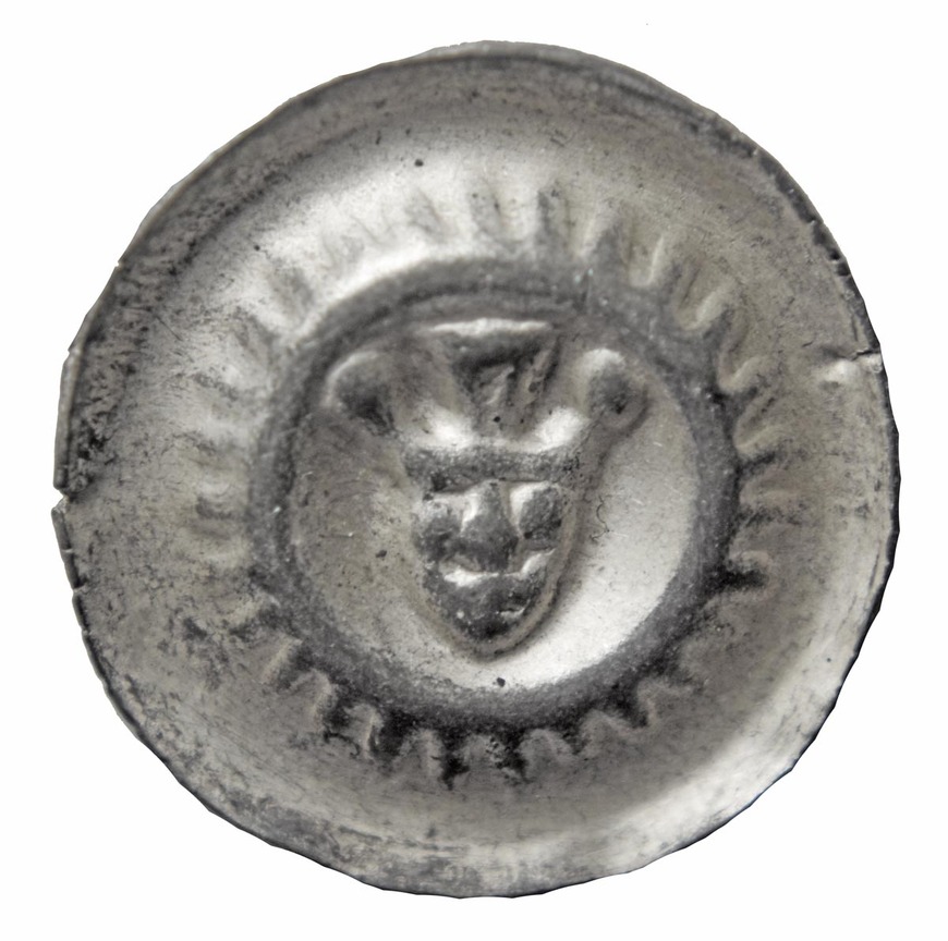 Abb. 17: Wustrow, Lkr. Mecklenburgische Seenplatte. Königskopf-Hohlpfennig aus Greifswald (Durchmesser 16,8 mm). 