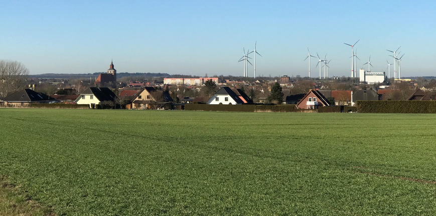 Download: Abb. 1. Altentreptow, Lkr. Mecklenburgische Seenplatte, Blick auf die Stadt von Nordosten. (LAKD M-V/LD, J. Amelung) Abb. 1. Altentreptow, Lkr. Mecklenburgische Seenplatte, Blick auf die Stadt von Nordosten.