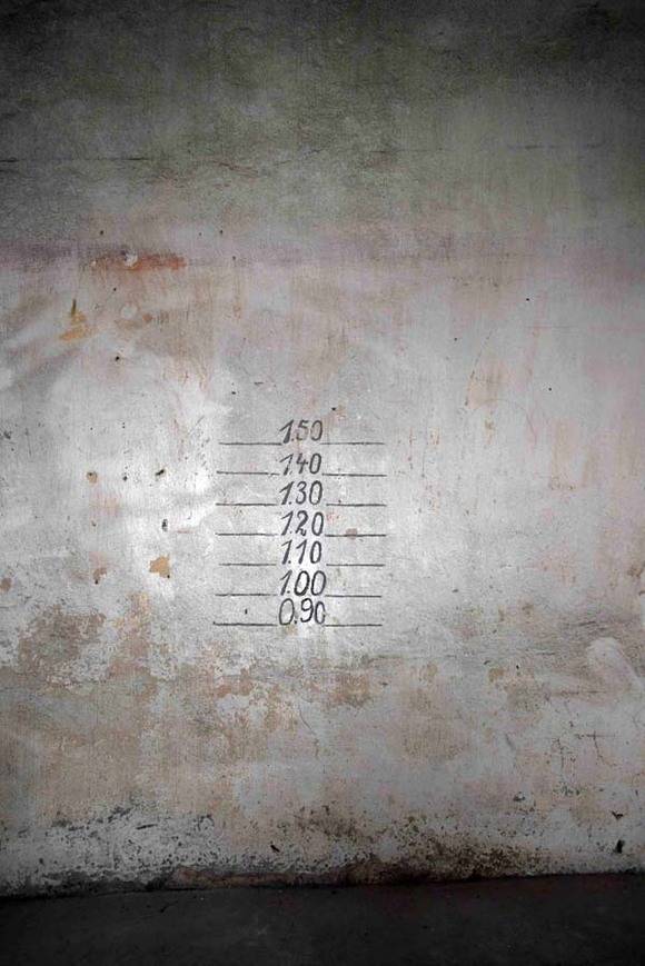 Abb. 4. Anklam, Lkr. Vorpommern-Greifswald, ehem. Wehrmachtsgefängnis, Füllhöhenmarkierungen, 2025. 