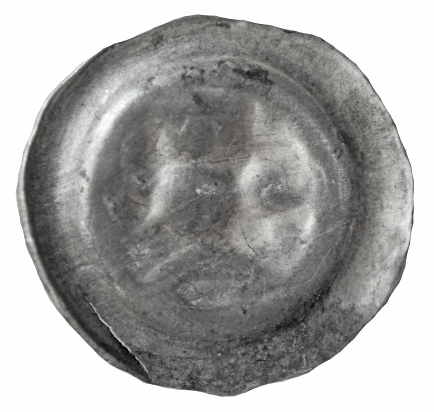 Abb. 20: Wustrow, Lkr. Mecklenburgische Seenplatte. Hohlpfennig, vermutlich aus Lüneburg (Durchmesser 18,1 mm). 