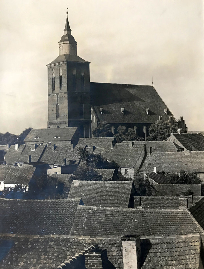 Download: Abb. 2. Altentreptow, Lkr. Mecklenburgische Seenplatte, Kirche Sankt Petri von Südwesten, um 1920. (LAKD M-V/LD, Fotosammlung) Abb. 2. Altentreptow, Lkr. Mecklenburgische Seenplatte, Kirche Sankt Petri von Südwesten, um 1920.