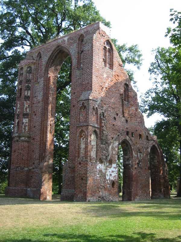 Abb.1: Greifswald-Eldena, Klosterkirche, Westfassade 