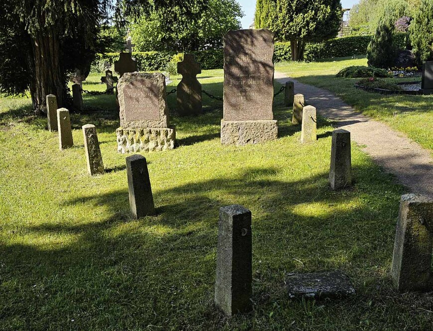 Abb. 1. Warin, Lkr. Nordwestmecklenburg, Friedensstraße, Friedhof, Familiengrabstätte Nieske, 2026. 