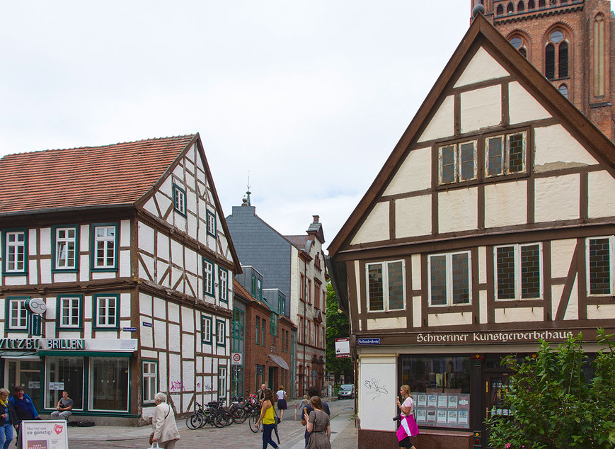 Download: Abb. 1. Landeshauptstadt Schwerin, Schmiedestraße 13-15, Wohn- und Geschäftshäuser, 2015. (Tilo Schöfbeck, Schwerin). Abb. 1. Landeshauptstadt Schwerin, Schmiedestraße 13-15, Wohn- und Geschäftshäuser, 2015.
