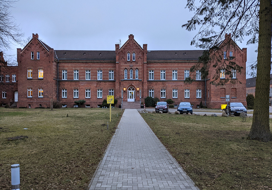 Abb. 7. Neukloster, Lkr. Nordwestmecklenburg, ehem. Blindenanstalt, Haus 1 (Hauptgebäude), 2021. 