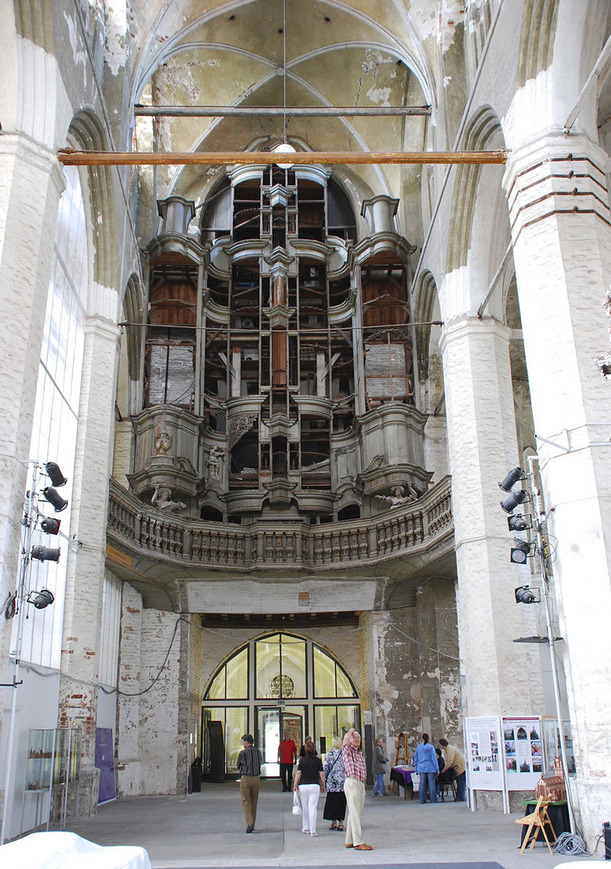 Abb.5. Stralsund, Kirche St. Jakobi, Inneres nach Westen, 2007. 