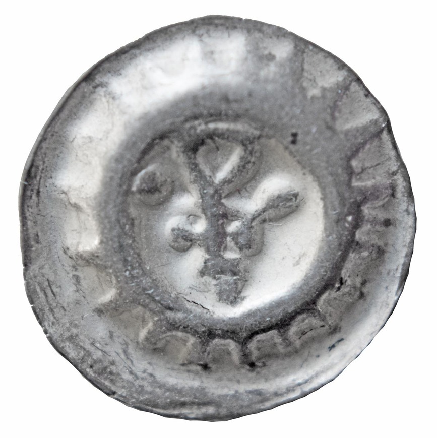 Abb. 15: Wustrow, Lkr. Mecklenburgische Seenplatte. Königskopf-Hohlpfennig aus Greifswald (Durchmesser 17,3 mm). 