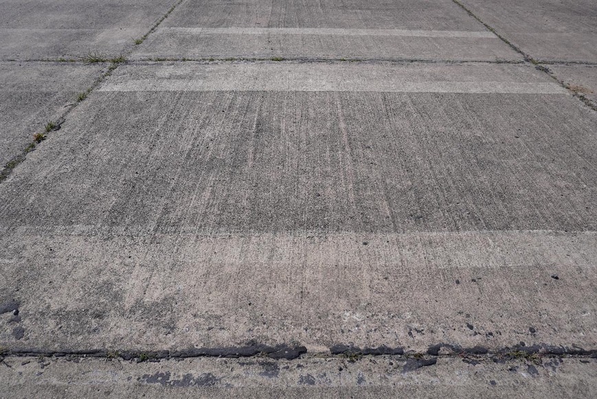 Abb. 5. Sowjetische Start- und Landebahn: Betonplatten im Detail, 2024. 