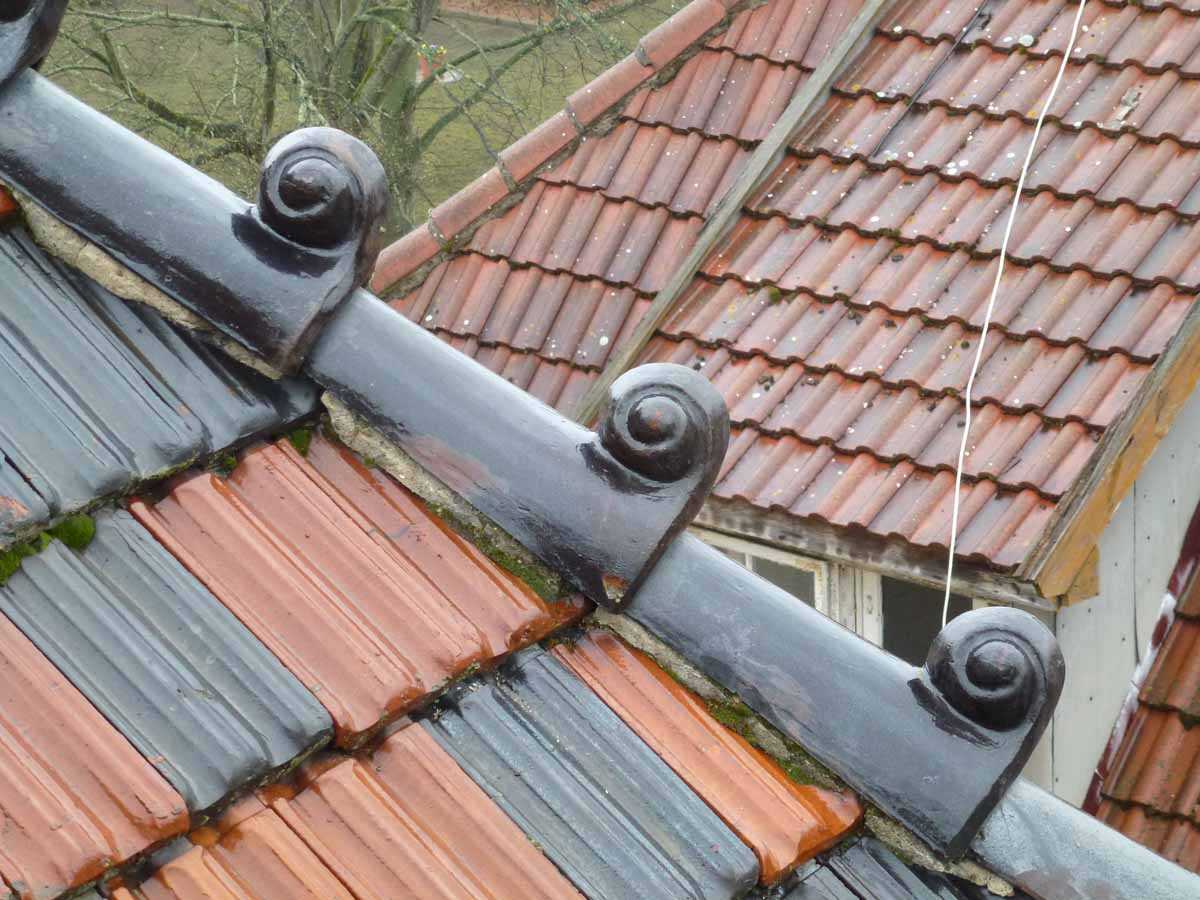 Download: Abb. 5: Neustrelitz, Schloßstraße 12/13, Dachdeckung, Detail, 2013 LAKD M-V/LD, B. Gnekow Abb. 5: Neustrelitz, Schloßstraße 12/13, Dachdeckung, Detail, 2013