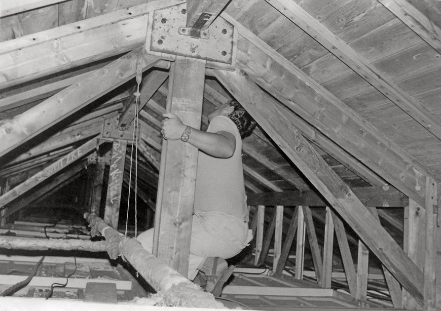 Download: Abb. 3. Ahlbeck, Lkr. Vorpommern-Greifswald, Dünenstraße 2, Jugendferienpark Ahlbeck, Dachkonstruktion, 1987. (Foto: LAKD-MV/LD, Fotosammlung) Abb. 3. Ahlbeck, Lkr. Vorpommern-Greifswald, Dünenstraße 2, Jugendferienpark Ahlbeck, Dachkonstruktion, 1987.
