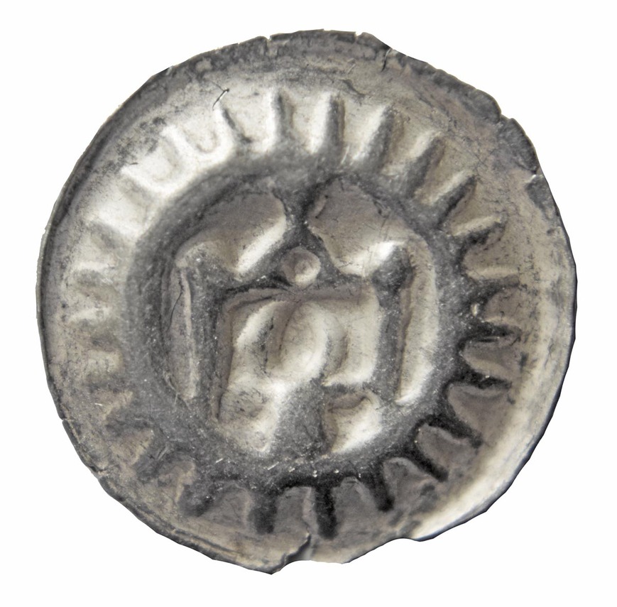 Abb. 5: Wustrow, Lkr. Mecklenburgische Seenplatte. Hohlpfennig aus Mecklenburg-Werle (Durchmesser 16,6 mm). 