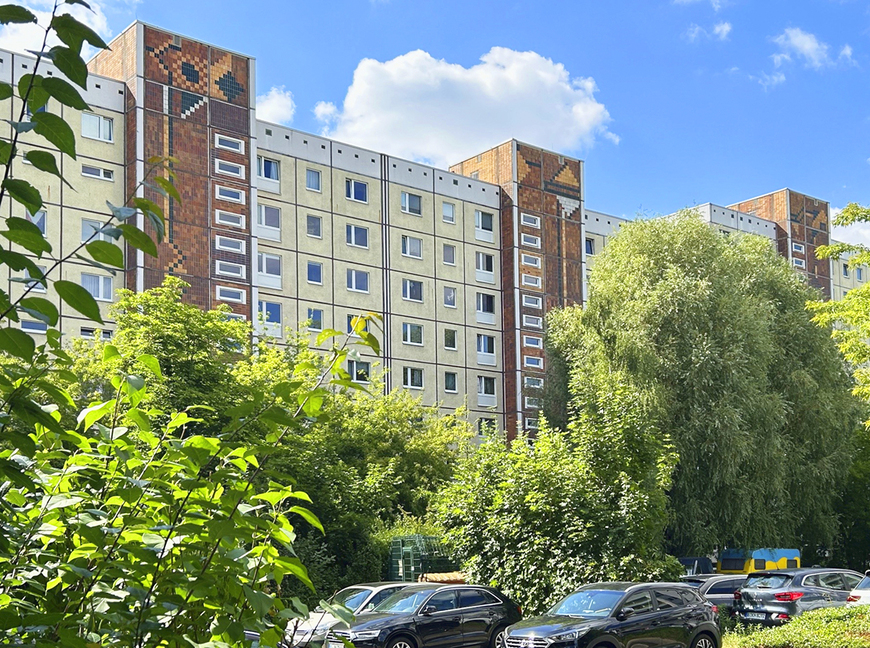 Abb. 11. Inge Jastram: Drei Treppenhausfassaden, 1985, Berlin, Bansiner Straße 25-29, Lion-Feuchtwanger-Straße 52 